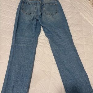 I am selling these pacsun mom jeans the color is very nice and so is the quality